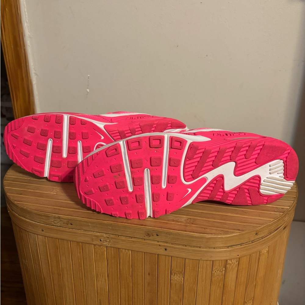 Nike Ladies Air Max Excee Hyper Pink FD0294-600 Athletic Shoes. Size: 9.5 - Picture 2 of 5